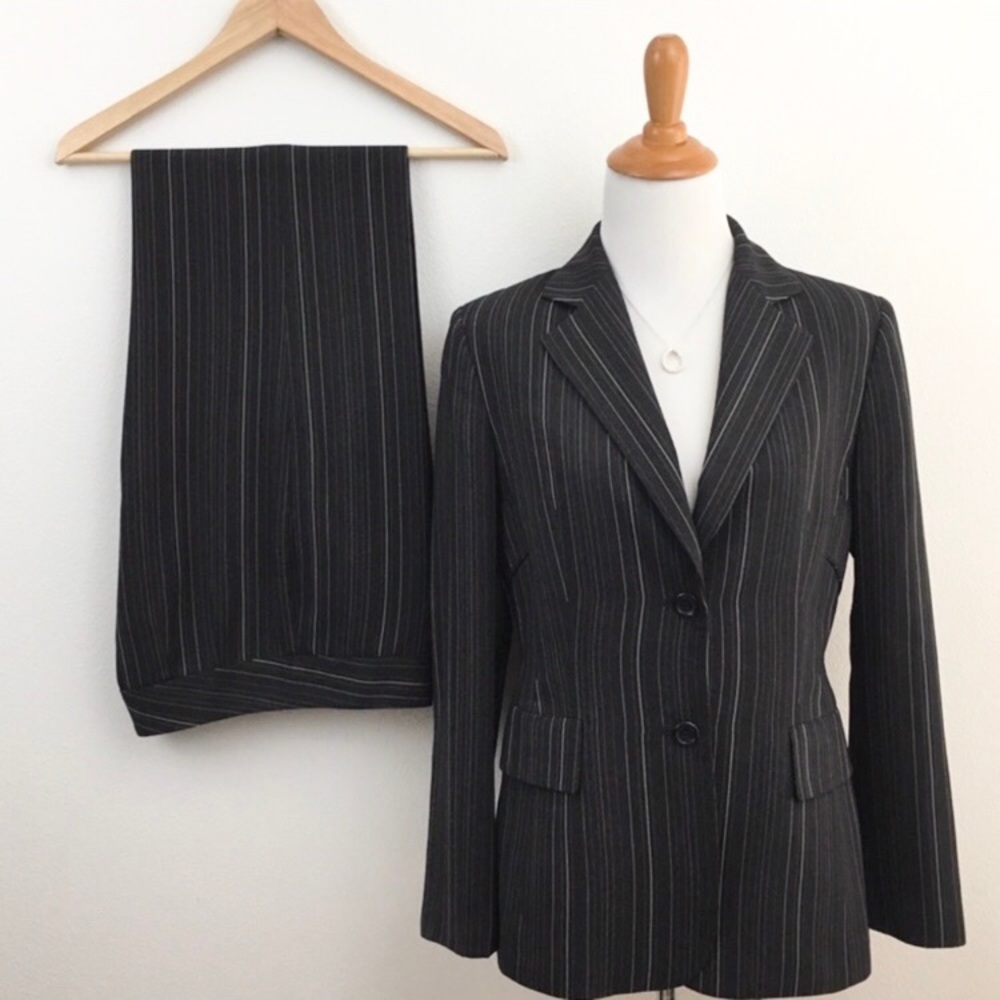 Anne Klein | Two Piece Pin Stripe Pant Suit